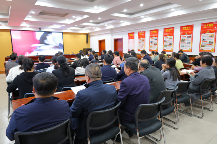 永利yl23411、永利yl23411联合组织教职工观看警示教育片《风腐之殇》